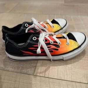 CONVERSE YOUTH BOYS SIZE 2 FLAME SNEAKERS 366197F